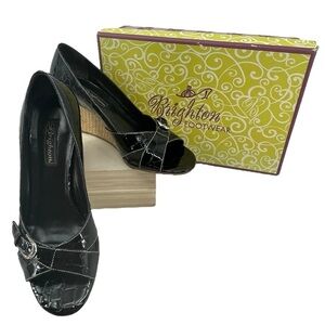 BRIGHTON Black Patent Leather Croc Wedge Peep Toe Corporate Mature Sandal  Sz 10